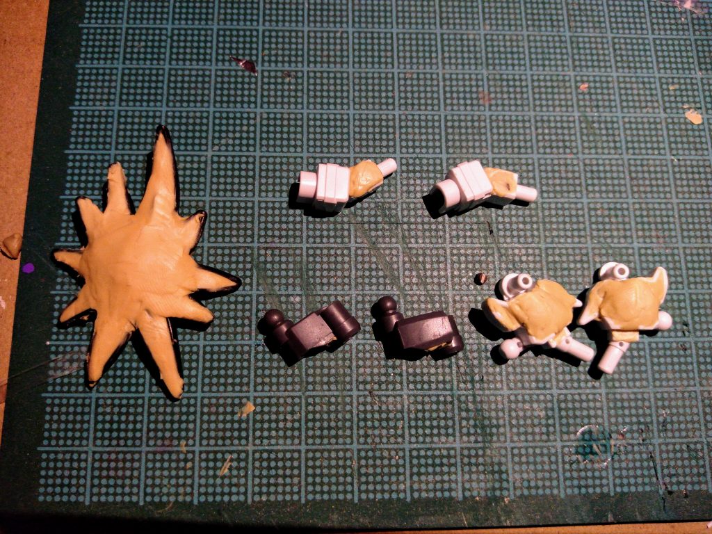 パテ盛りまつり。さすがにもったいないのでランナーを細かく切ったものを中に埋め込んでかさ増ししてますwちょんまげ、とんだパテ喰いでしたww