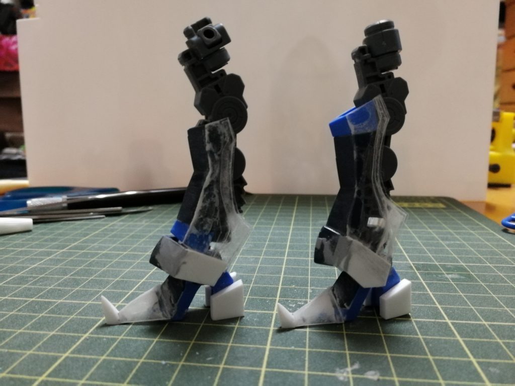 先人に習い足首は前後ひっくり返してます。スネガードは上下ひっくり返したらいい感じにフィット感が出ました