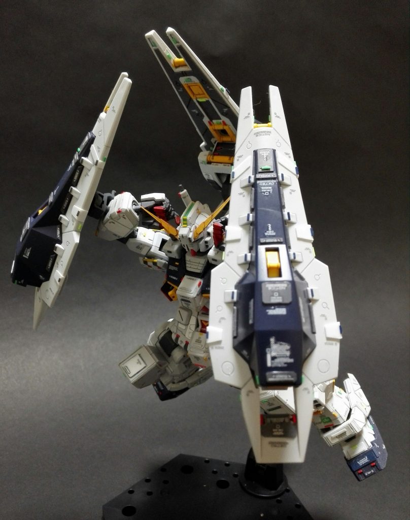 ホールディング･グリップを両腕で握っている状態です。