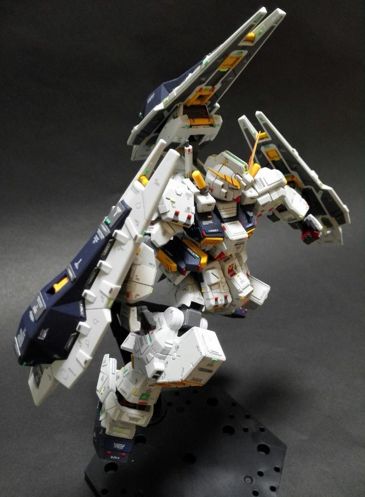 シールド･ブースターを追加して計3枚の高機動形態へ。シールド･ブースターだけとは言え同じ物を3つ造るのは精神的に辛かったものもありました･･･