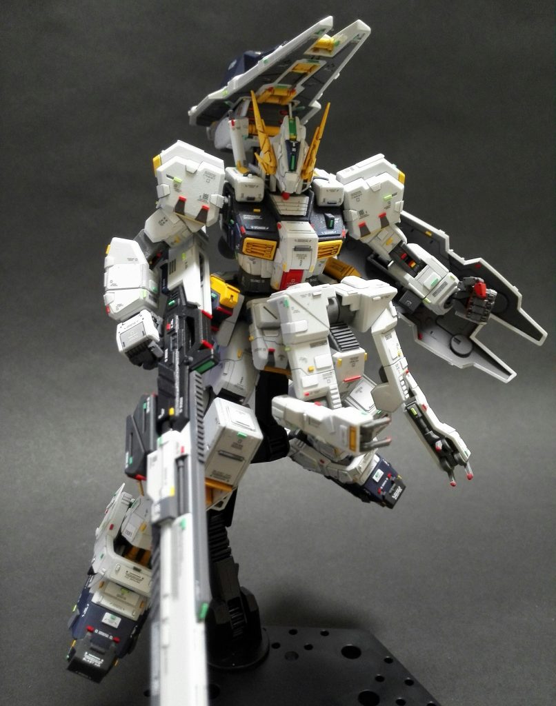 ここからは更にシールド・ブースターと脚底部補助スラスター、高性能光学センサー・ユニット、ロング・ブレード・ライフルを追加装備させたヘイズル改(アドバンスド・ユニット装備状態)へ。