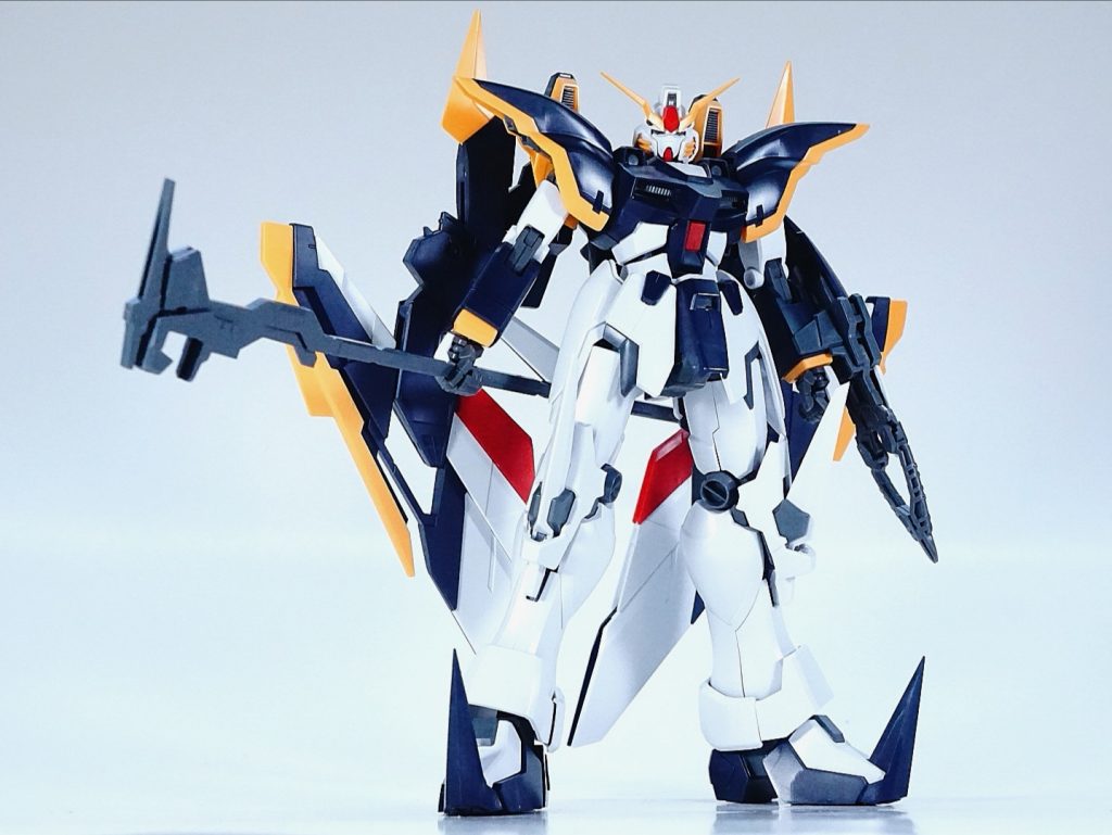 素組。んー、派手w
デスサイズのヘルメットは黒だろ。ってのと、あまりにウイングガンダムっぽい羽。黄色は白とシャンパンゴールド。
赤はブラックとダークパープルにそれぞれ塗っていきました。