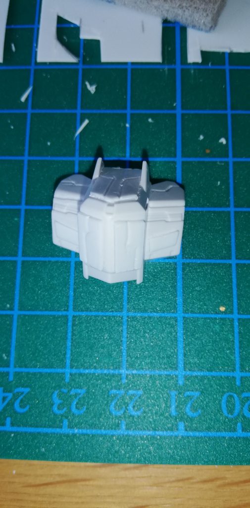 フレームのモールドを追加してみました
使った道具はPカッターとセロハンテープ3枚重ねたものです