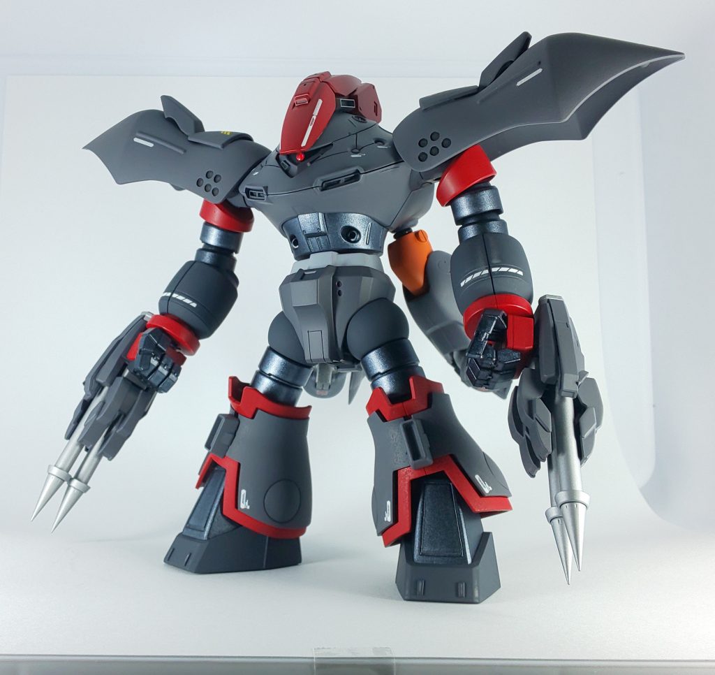 両手の武装は、HGシェヘラザードのイフリート用パーツ等を使い、パイルバンカーナックルにしています。ネオジムを使って着脱式です。