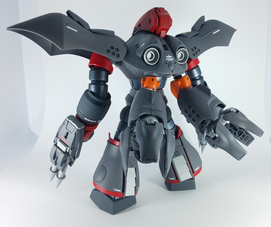 後ろ姿。背部にはハイゴッグの足を、強化型水流ジェットエンジンとして取り付けています。