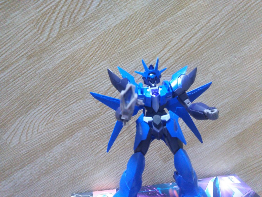 シール部+ビームライフルの砲口をメタリックレッド/メタバイオレットで塗装しました。