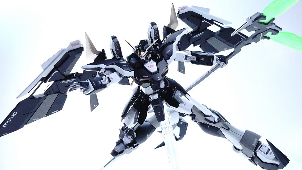 無駄なこだわりとして、黒はブラックとミッドナイトブルー。
グレーはニュートラルグレーの2番と3番を使ってますが、写真じゃわからんなこりゃ。