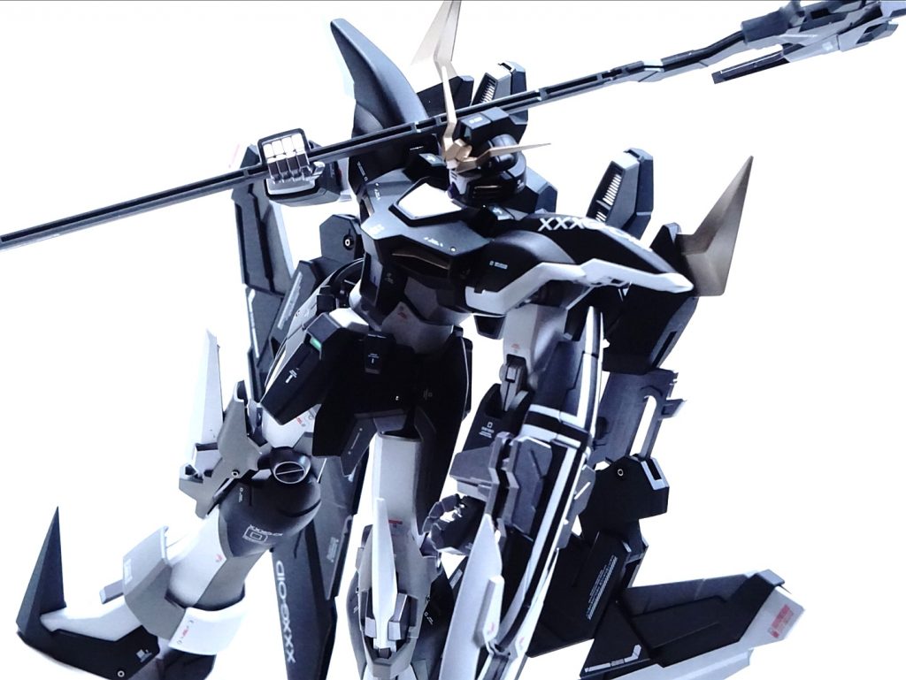 デュオの出自を考えて、シールドには十字を入れてみました。