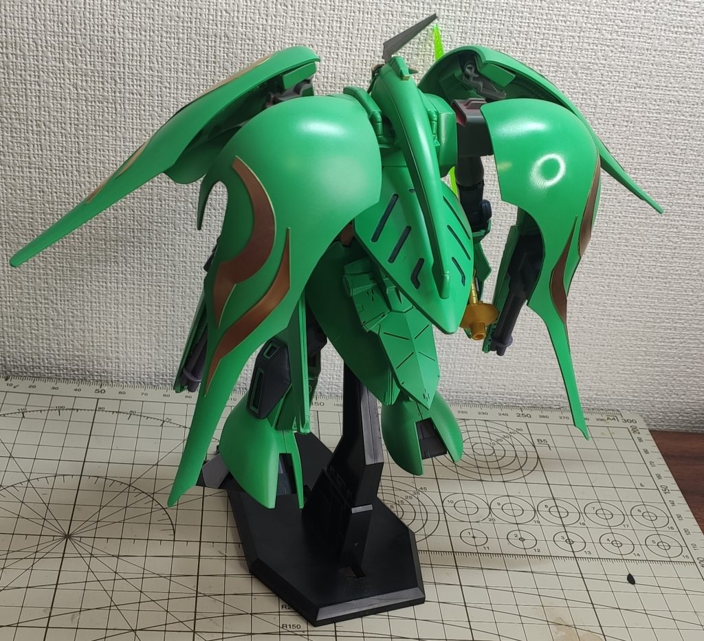 ツルツルに緑で仕上げたキュベレイパピヨンの特徴とも言える曲面