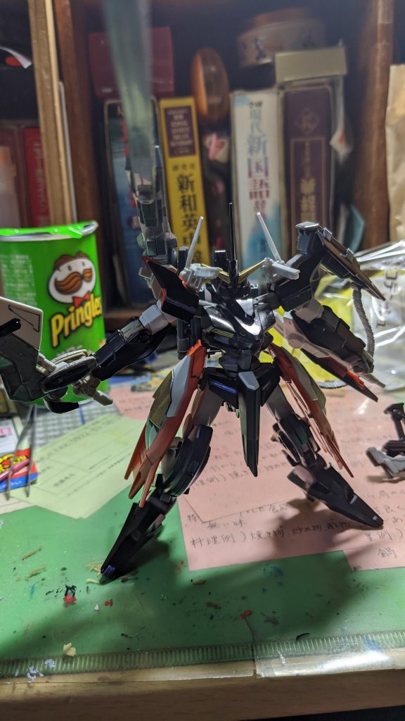 GNハイメガキャノンアイン用に開発遠距離高出力の為通常は、ツヴァイ、ドライの、粒子供給がなければ使用ができないが、太陽炉自体に、改良が加えられているので短期での使用が可能になったしかし使用回数が決められており３発撃った時点で、機体の粒子を使い切ってしまう