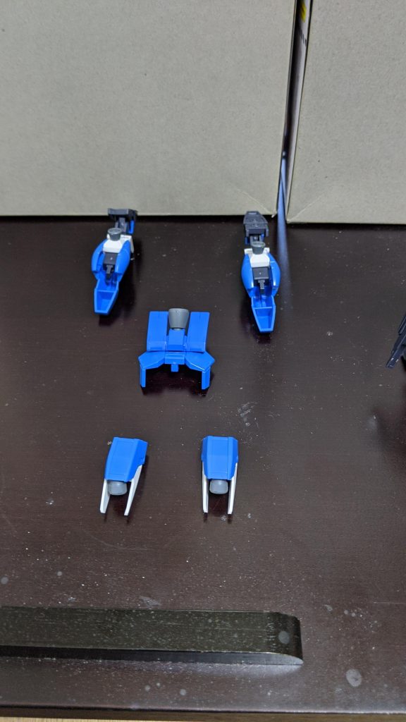 アースアーマーじたいには姿勢制御用スラスターを付けたくらいで特に変更点はありません。アースリィガンダムの良さである汎用性の高さはそのままに複雑な軌道変更ができる上級者向けの機体に仕上がったかと思います。もちろんアーマー状態にできます。