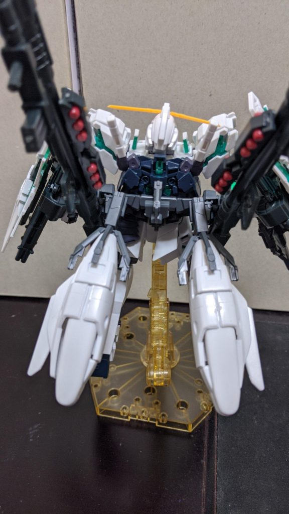 背部にはトールギスのスーパーバーニアを装備しています。まさに殺人的な加速力。