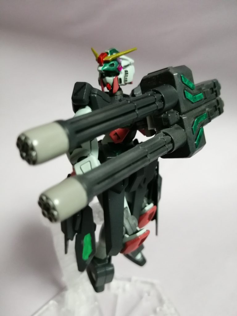 ダブルビームマシンガンを持たせました。女性型ロボにはなんといってもダブルビームマシンガンですよね。または日本刀。腕をエアマスターと換えましたが、可動域を優先したためか存外保持力はなく、きちんと構えさせるのは無理ですね…。