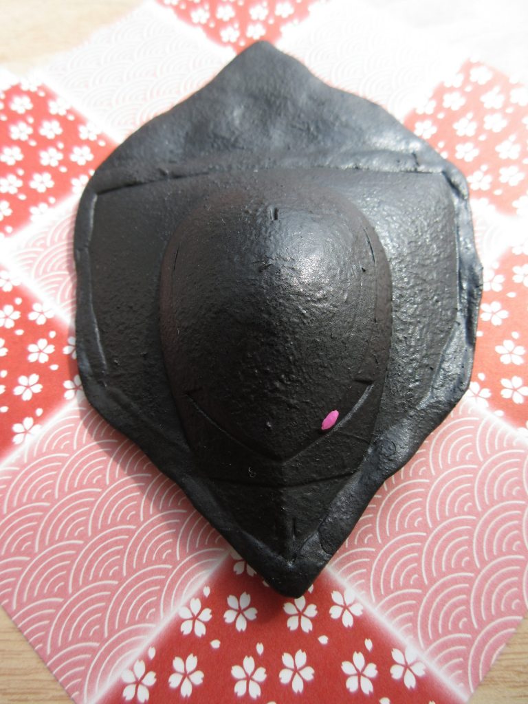 グラブロの形をいかして細長い６角形にしてます。