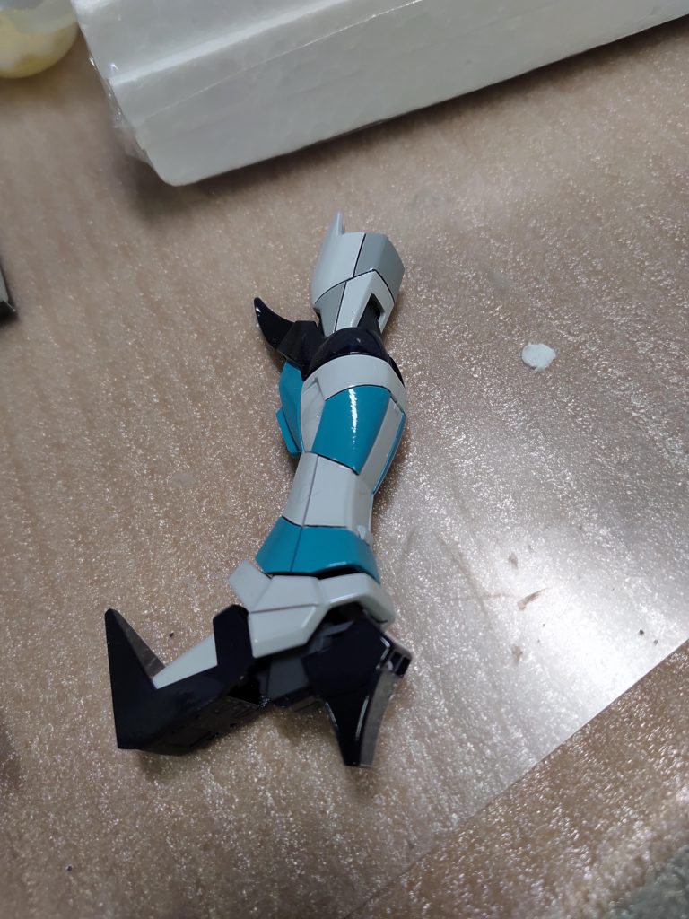 足は彫り直しとマスキング塗り分けだけ。
地味に肉抜き穴があって埋めたがどこも分からない場所でうーん…