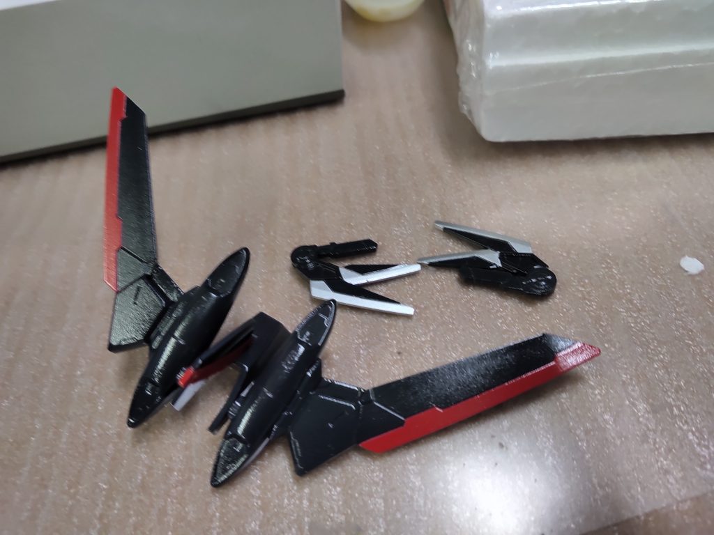 バックパックも塗り分けたら王道というかゼータガンダムやエールストライカー風に。