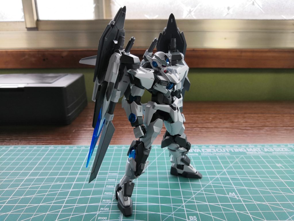 武装は、
·GNバトルソード/ソードビット
·GNバトルブレード/ブレードビット
·GNビームキャノン
·膝部ビームリリーサー
·GNビームサーベル
·シールドUAV
ギミックは少々少なめです。