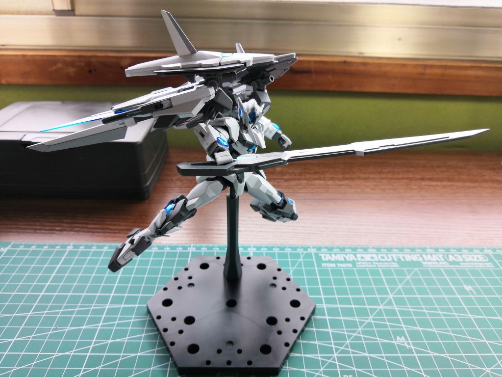 バスターソード(レーヴァテインⅡ)
ガンダムフィーディスのオプション装備として用意されていたバスターソードだが、ガンダムレーヴィスにメインウエポンとして引き継がれた。強度、切れ味、扱い易さなど、どれも武装として非常に高い性能を発揮する。