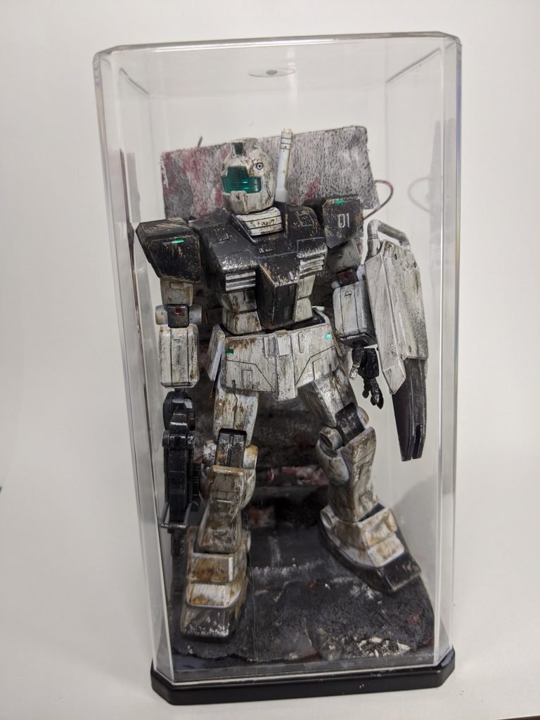 2つ目はジムホワイトディンゴ隊です。
HGUCジムベースで廃墟都市イメージで作りました。