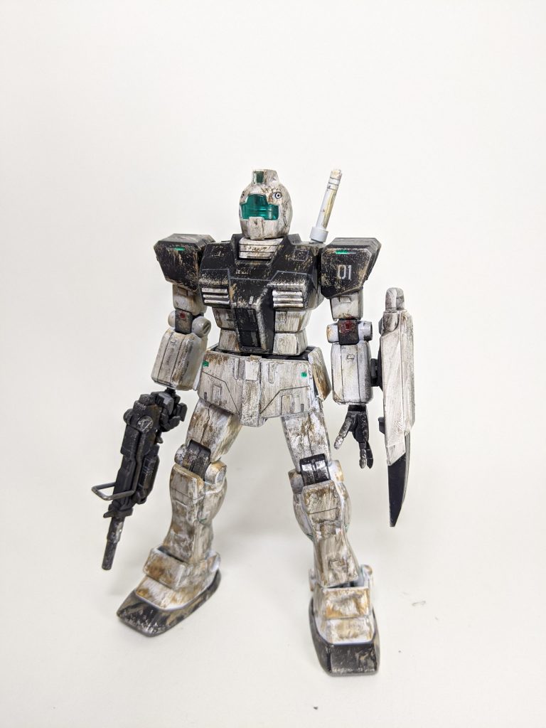 肩のパーツをFGガンダムの肩に変え、武装もWD仕様に変えました。後はプラ板貼りですね。