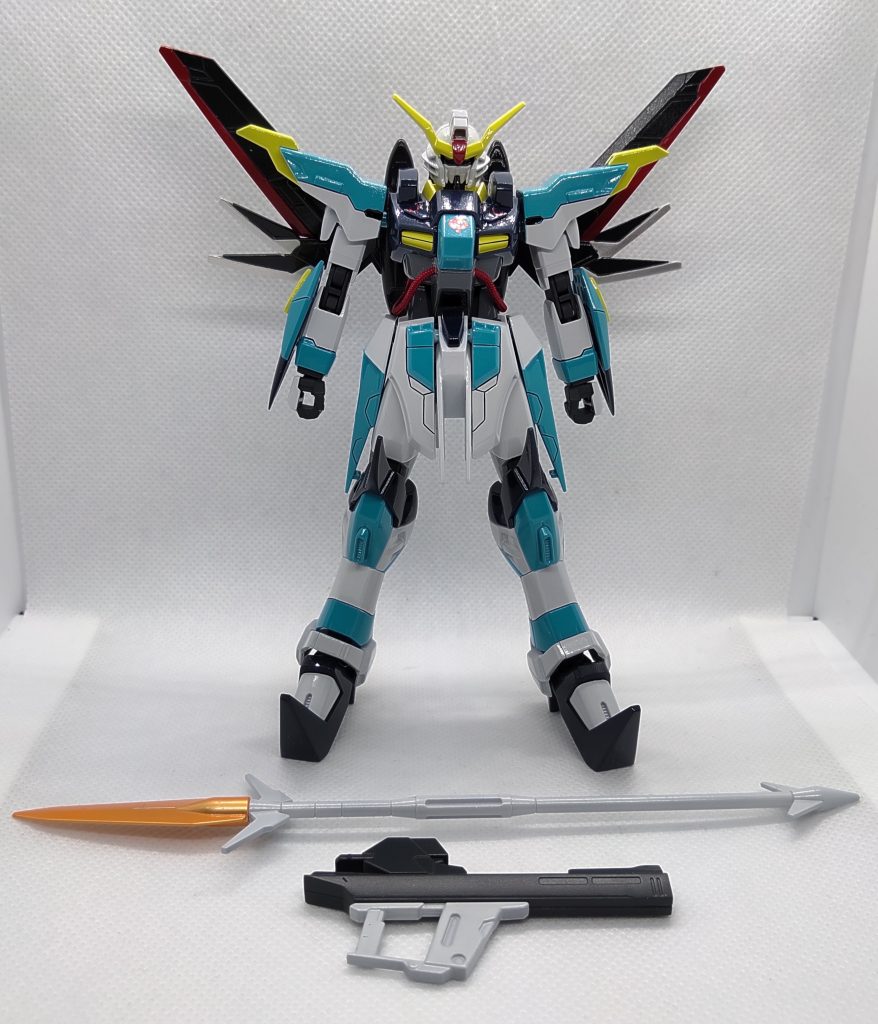 アピールポイントといえば胴からバックパックに接続しているパイプ?チューブ?とスジボリ(パネルライン)に沿った塗り分けです。
未熟なもので、たくさんマスキングテープを使ってしまいました。