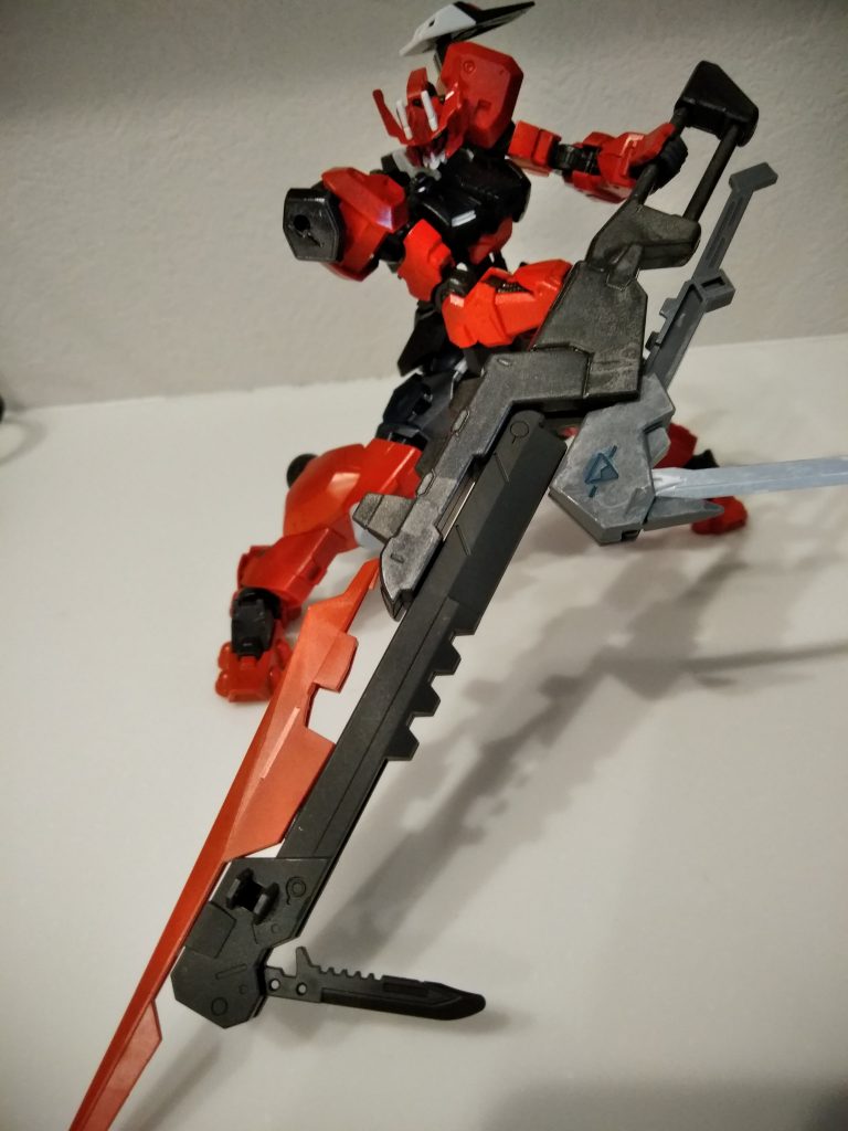 両刃のためあらゆる攻撃が可能
刀身で受け流し