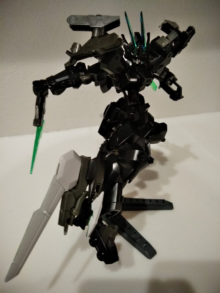 リベレイトクロー
脚部に装着しブレイドガンとコンビネーション攻撃!
Gエルスのグローアップアームが武装、バックパックとしてバッチリ!