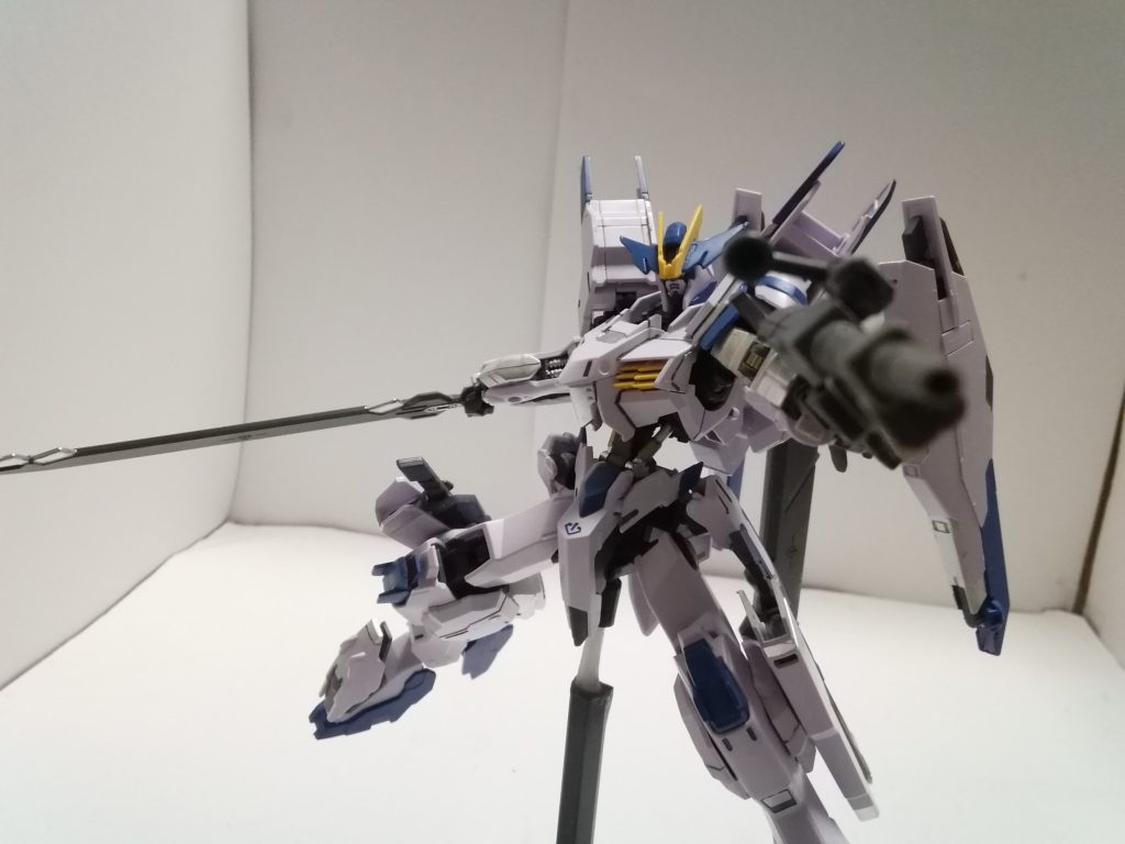 ライフルを構えたポーズ
個人的に宇宙で戦ってるイメーのポーズです