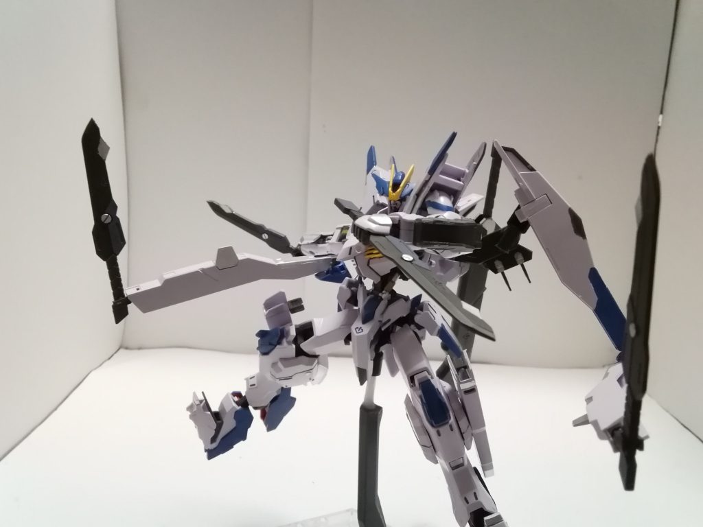 サブアームを展開して短剣四本で!