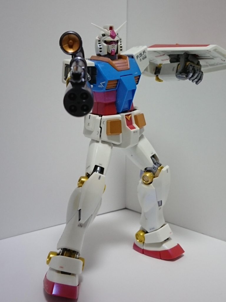 射撃のポーズ
本当に手足はよく動くいいキットです