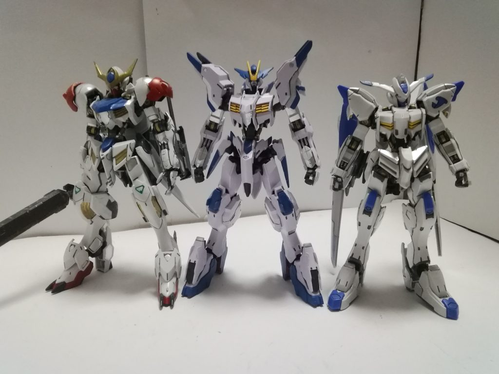 比較画像
左腰を2ミリ延長したルプス、右どこも延長していないバエル