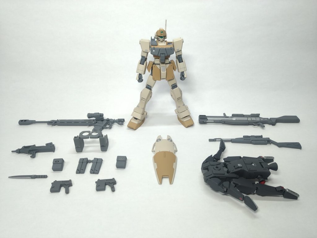 武装一覧
ちなみに写真右上にあるのが、ジムスナイパーKナインのメイン武器とも言える大型スナイパーライフルです。気合いれて作ったのはいいですがどうやっても構えられないのです。
ライフルのグリップを握らせたはいいが、スコープを除くこともできず、フォアグリップも握らせることができず、残念です(装備の写真がないのはこのため)。
ただしキットとしては大変満足しています。
ご覧いただきありがとうございました。