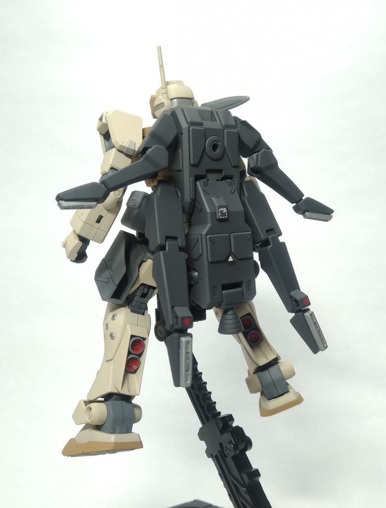 Kナイン装備その2
背面より、何というか大きなクモを背負ってるような感じ。
作中ではドッグパックは犬型の自立マシンに変形していました、犬型なので4つ足で走るかと思えば、ホバーのように滑って移動していました。