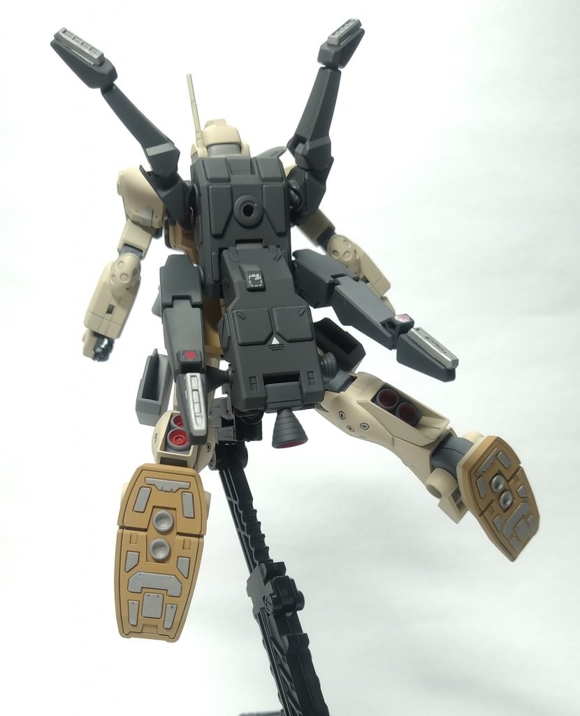 Kナイン装備
飛翔。ドッグパックのアームはある程度角度をつけられるのでこれで高起動戦闘が可能。