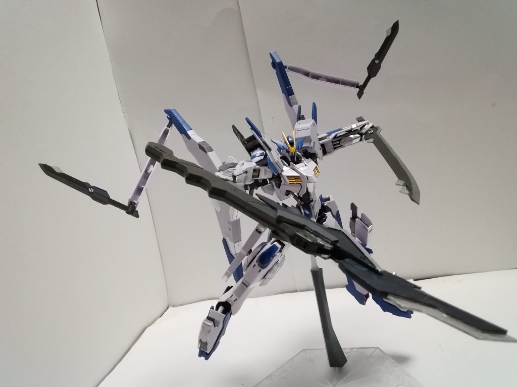 サブアームも展開してフル装備