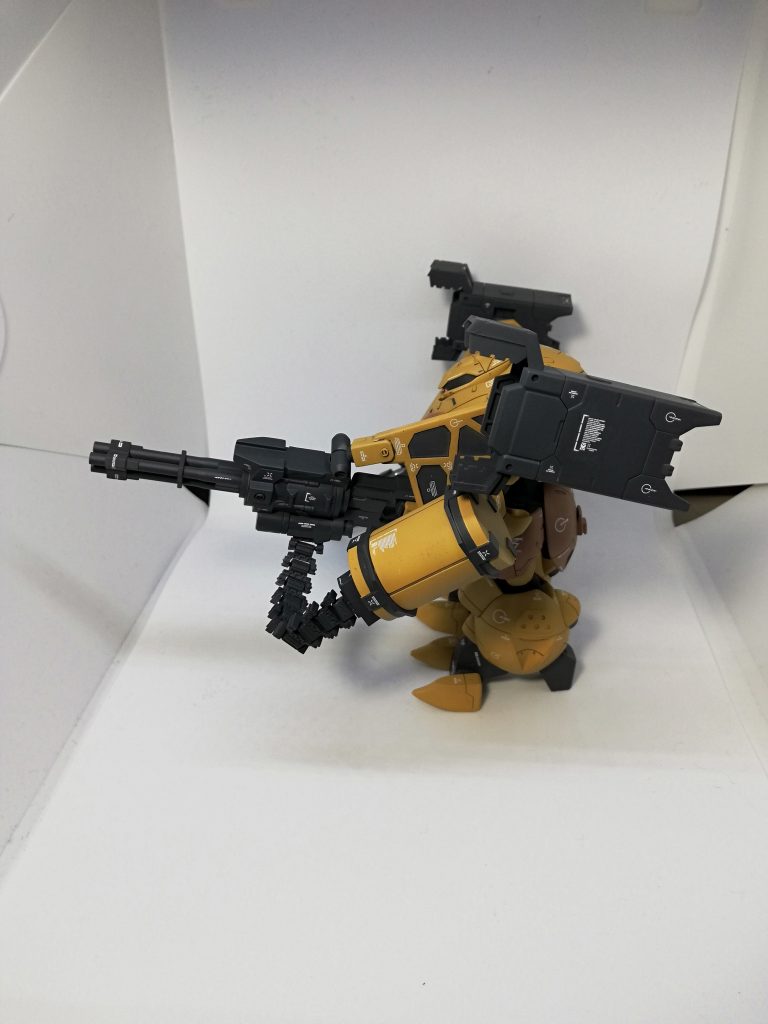 それぞれの武装及びバインダーにある程度の可動を持たせているので、射撃の向きを揃えることが出来ます。