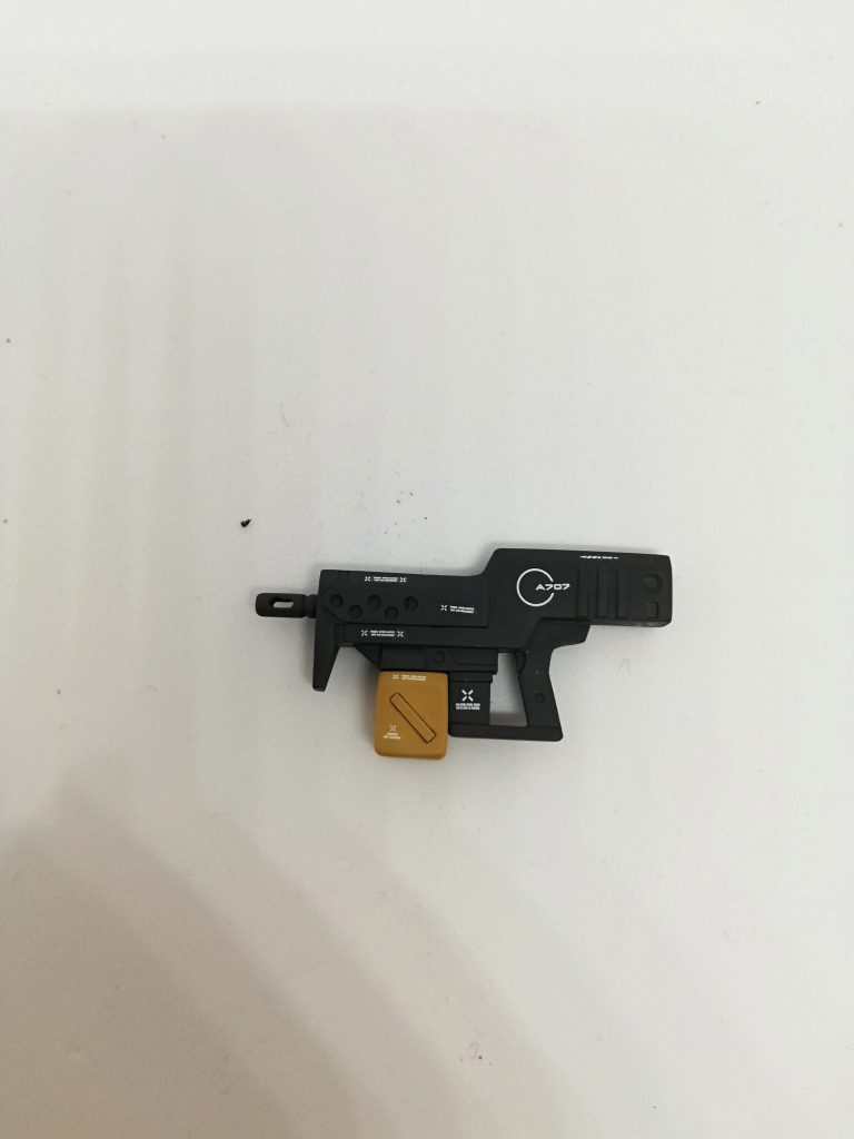 サブマシンガンは、キットのものから弾倉を大型化し、グリップハンドガード及びディティールの追加を行っています。
【スジボリ用工具】
〇シモムラアレック ホーリー0.15mm
○スジボリ堂 BMCタガネ 0.15mm
 
【塗料】
○クレオス ダークイエロー(希釈1:2)
○クレオス ダークブラウン(希釈1:2)
○ガイアノーツ メカサフスーパーヘヴィー(希釈1:1.5)
○ガイアノーツ サーフェイサーEVOホワイト(希釈1:1.5)
○タミヤ スミ入れ塗料ダークグレー
○クレオス スーパースムースクリアーつや消し(希釈1:3)
【エアブラシ】
エアブラシワークセット メテオ