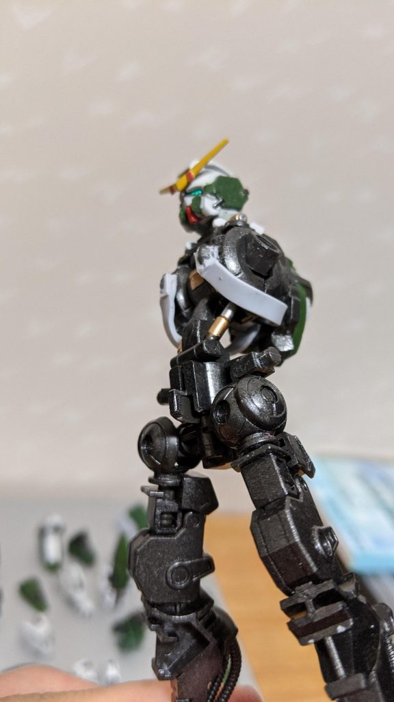 背面のGNドライブからエイハブリアクターのある位置までGNコードを接続。ここは個人的な漢のロマンなので…