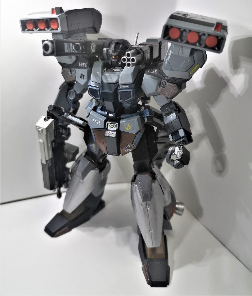 全景
上半身はジェスタ、下半身と肩ミサイルはジェガンのパーツで構成。
肩ミサイルは磁石でついているのでパージ可能です。