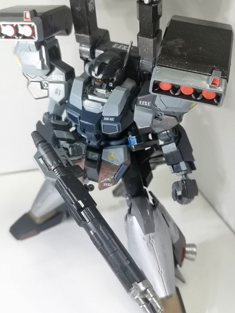 ジャンクパーツを組み合わせたオリジナル武装。