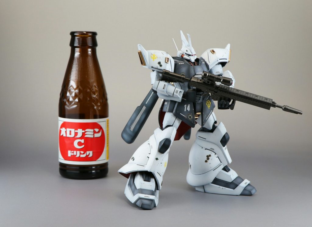武装はガンダムベース限定の試作ビームライフルとなります。