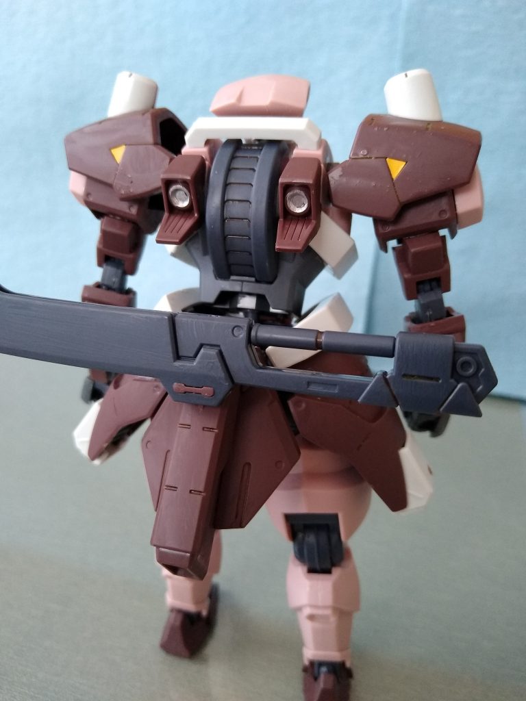 オルフェンズシリーズではガッチリ体型ですね。