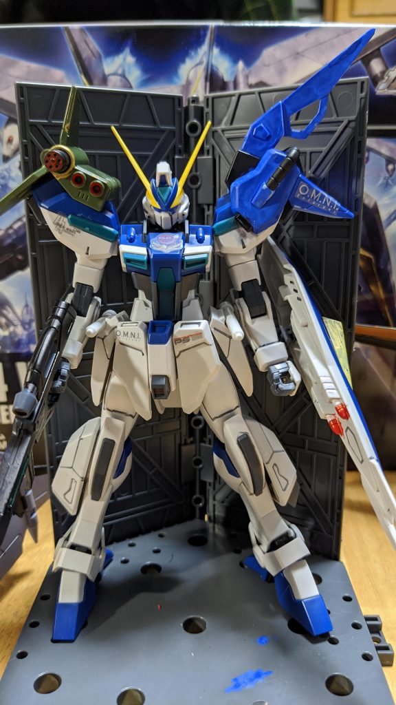 アサルトウィンダム(ストライカーパック非装備状態)
ウィンダムには両肩にはソード、ランチャーの装備が装着してある機体重量が若干普通より上がっている