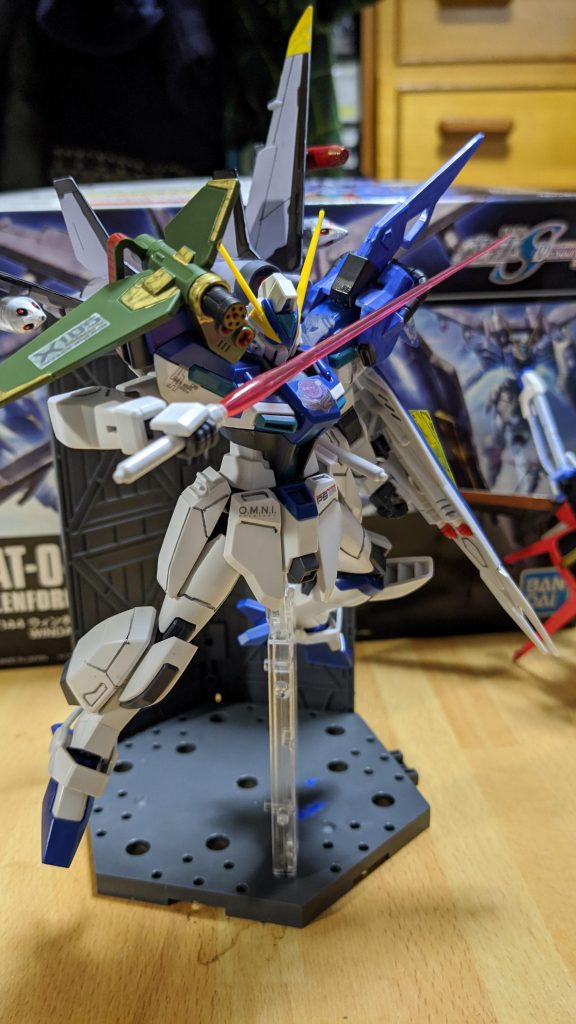 アサルトウィンダム(ジェットストライカーパック装備)ダガー系統のパックを装備可能!強制的に両肩の装備は、外す事で機体生存率を高めている