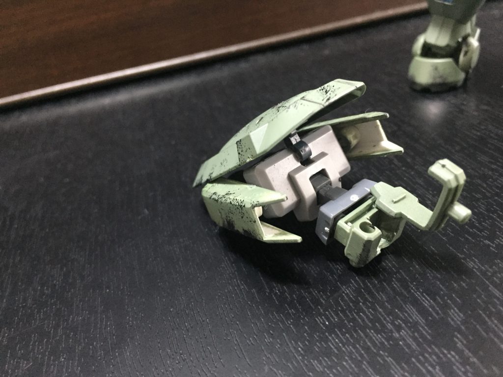 バックパックは旧デスサイズヘルカスタムのクローク接続部を中心に構成しています。