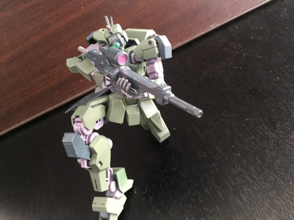 バイザーを閉じてスナイパーモードへ移行します