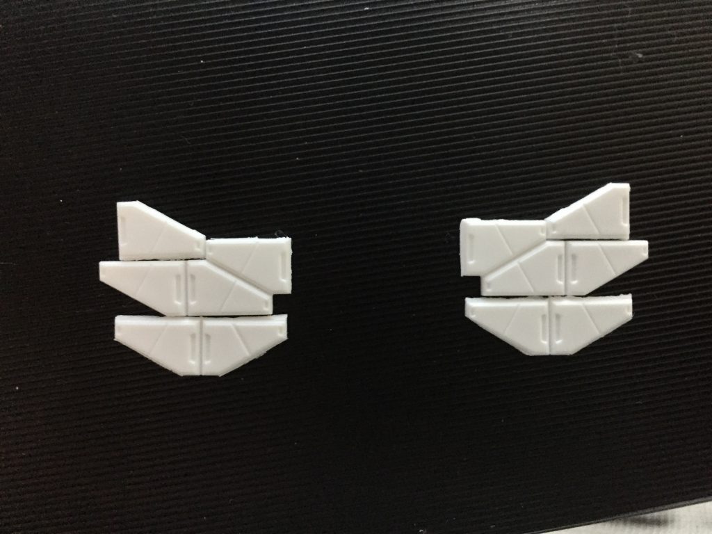 肩の装甲を考察中