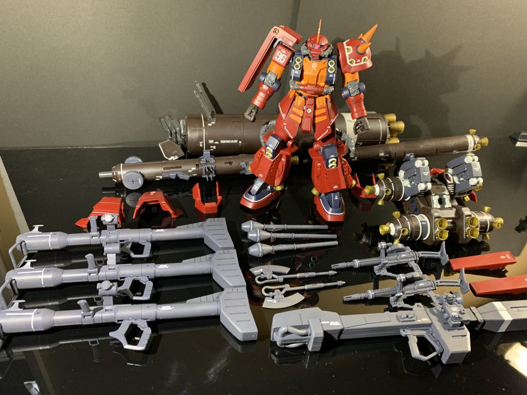 全武装を並べるとこんな感じ。「質より量」がコンセプトらしいです。
フルアーマーユニコーンもそんな感じでした。