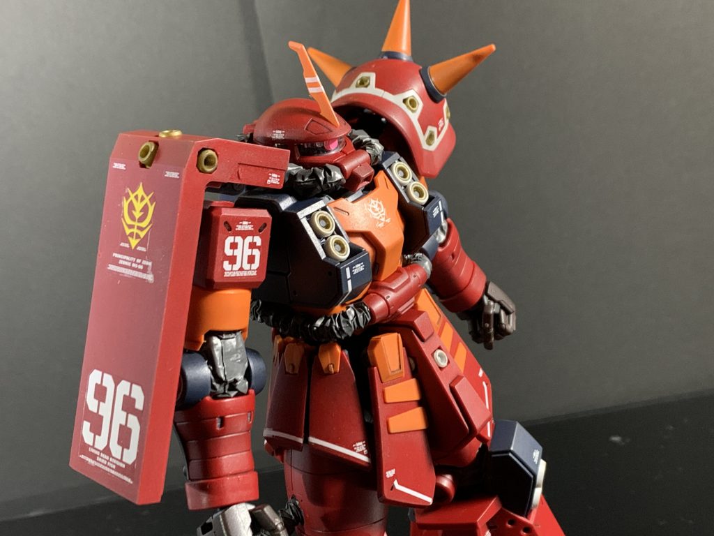 フルアーマーガンダム[サンダーボルト]と同じく、間接部分などにビニール素材でフレームカバーを再現してあります。