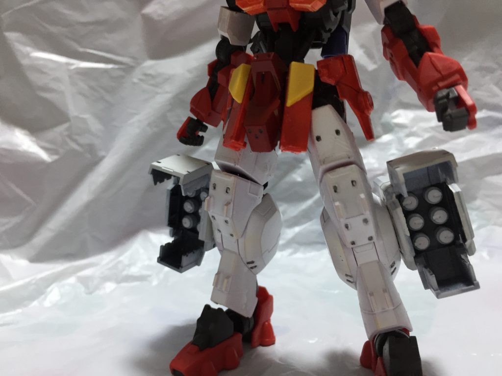 脚部マイクロミサイルポッドも差し替えなく展開